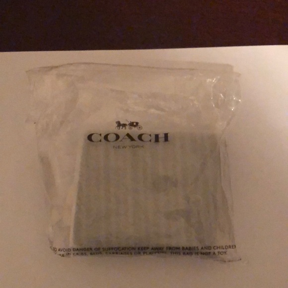 Coach Black leather wallet with zip coin enclosure, credit card/cash sections - Picture 1 of 6